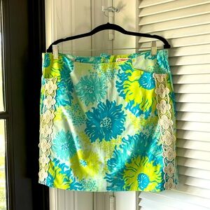 Lilly Pulitzer skirt from the Original collection in very good condition!
